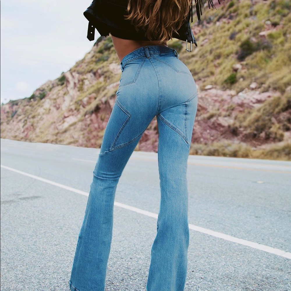 NWT Revice Denim Venus Flares in Eclipse Wash S26